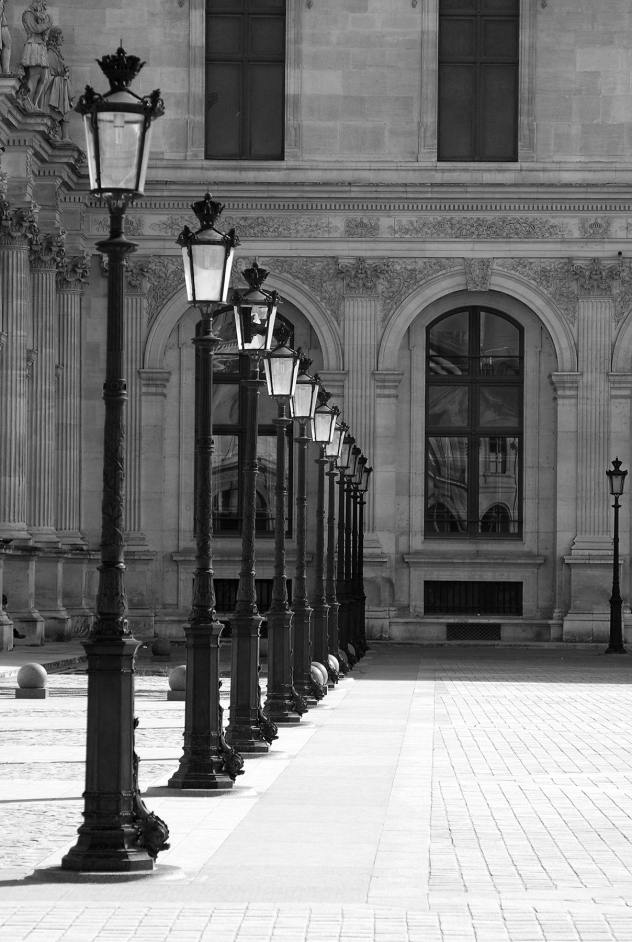 Louvre street lights.jpg